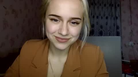 barbie___girl online show from November 17, 5:15 pm