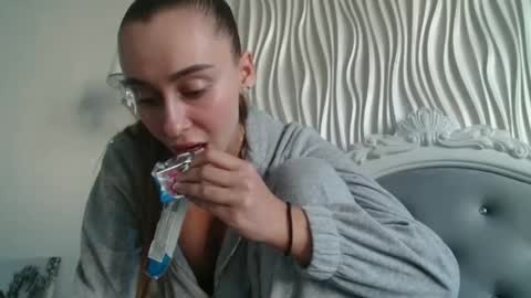 Kate online show from April 6, 1:56 pm