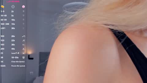 Mia online show from July 5, 2:02 pm