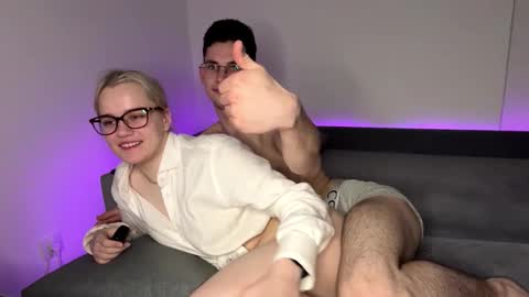 Max and Bella online show from November 22, 1:20 pm