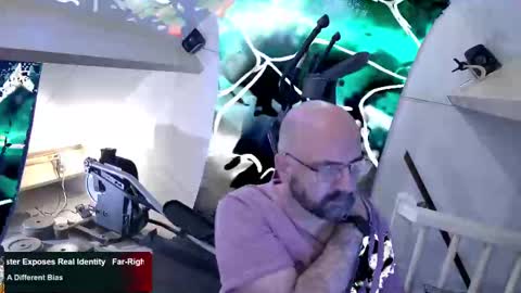 Snapshot of bazzz_8 chatting on February 9, 5:54 pm bazzz_8 online show from February 9, 5:54 pm