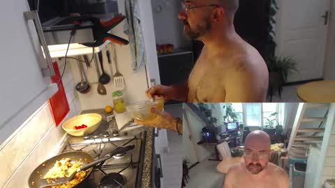 Snapshot of bazzz_8 chatting on October 22, 3:35 pm bazzz_8 online show from October 22, 3:35 pm