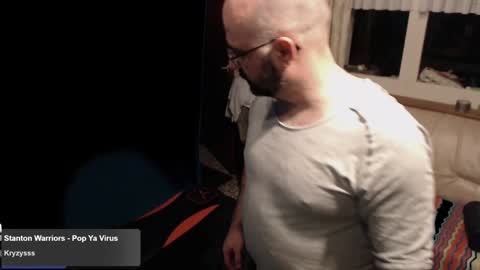 Snapshot of bazzz_8 chatting on December 25, 6:09 pm bazzz_8 online show from December 25, 6:09 pm