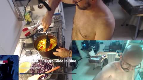 Snapshot of bazzz_8 chatting on October 6, 4:58 pm bazzz_8 online show from October 6, 4:58 pm