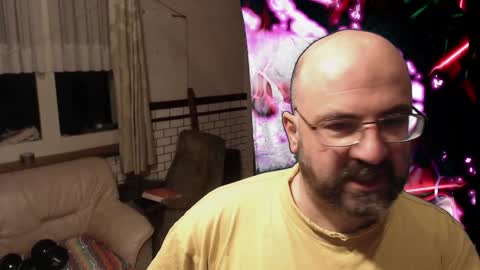 Snapshot of bazzz_8 chatting on December 3, 6:11 pm bazzz_8 online show from December 3, 6:11 pm