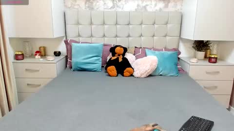 Snapshot of bbylarra chatting on October 12, 9:46 am larra online show from October 12, 9:46 am