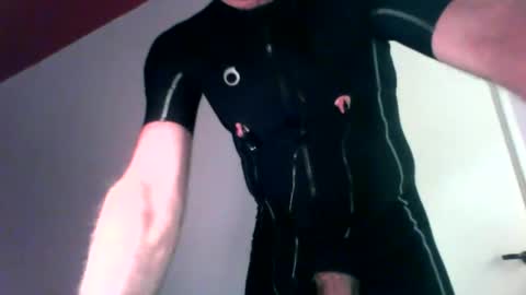 bdsmlover2025 online show from January 9, 10:37 pm