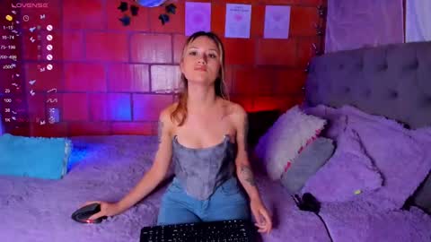 Snapshot of be_art chatting on October 5, 1:25 am Kim . online show from October 5, 1:25 am