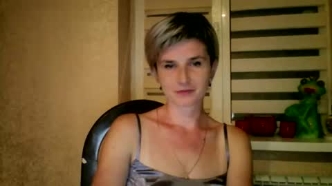 Snapshot of beautyksenia chatting on September 17, 6:33 pm BeautyKsenia online show from September 17, 6:33 pm