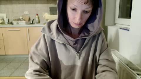 Raluca online show from October 17, 6:34 pm