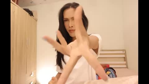 bee_thai online show from February 14, 6:19 pm