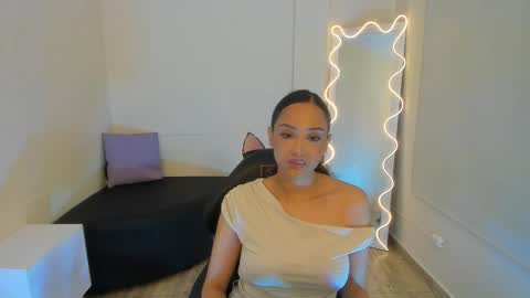 BELLA online show from September 10, 2:51 pm