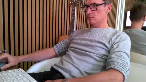 SexFriendFrance online show from November 7, 9:45 am