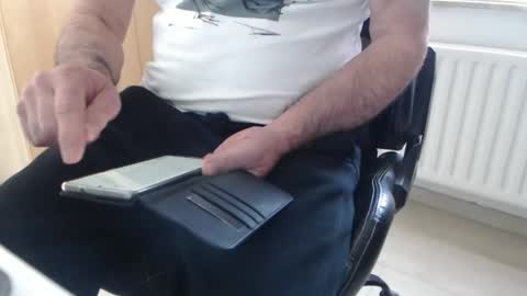 belgiumsnake0069 online show from April 24, 9:44 am