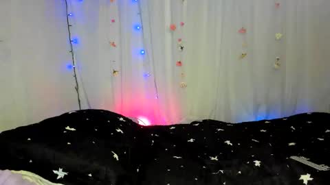 modelo independiente online show from October 18, 9:30 pm