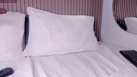 bella13_ online show from May 3, 6:52 am