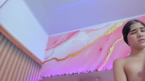 Melanie  online show from November 17, 6:21 pm