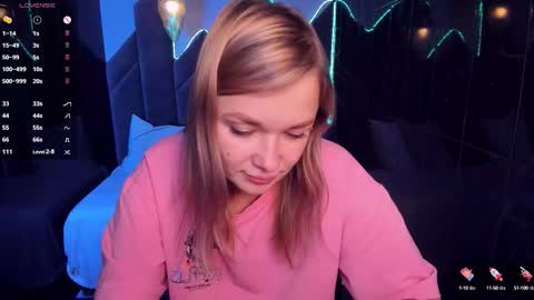 Snapshot of bella_cosmos chatting on September 30, 5:40 am Bella online show from September 30, 5:40 am