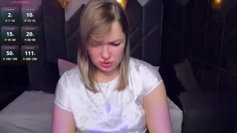 Snapshot of bella_cosmos chatting on February 10, 5:36 am Bella online show from February 10, 5:36 am