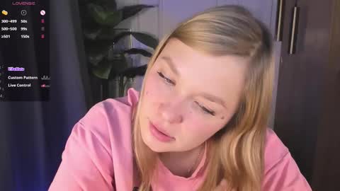 Snapshot of bella_cosmos chatting on September 19, 2:32 pm Bella online show from September 19, 2:32 pm