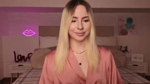 Bella online show from May 4, 8:15 pm