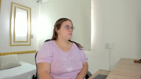 B E L L A online show from January 8, 8:47 pm