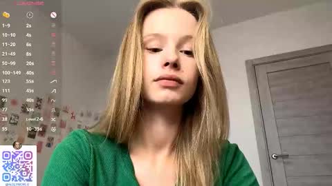 Snapshot of bella_gasp chatting on October 12, 10:08 am Jane online show from October 12, 10:08 am