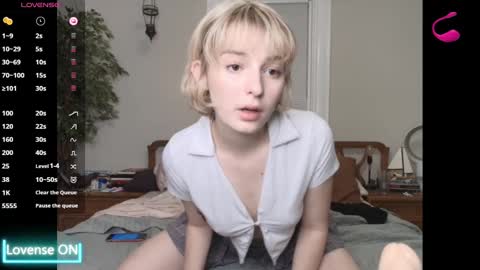 Snapshot of bella_heartbreak chatting on September 16, 2:57 am Bella online show from September 16, 2:57 am