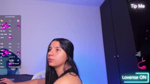 Snapshot of bella_jone chatting on October 7, 9:11 pm isabella online show from October 7, 9:11 pm