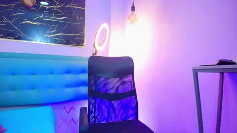     online show from December 18, 9:54 pm