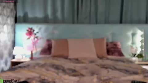 Snapshot of bella_stewartt chatting on September 26, 12:29 am Bella online show from September 26, 12:29 am