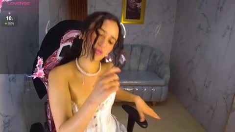 Bella online show from December 4, 8:52 pm