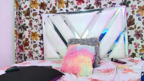 Snapshot of bellabelluci chatting on October 9, 10:59 pm BELLA online show from October 9, 10:59 pm
