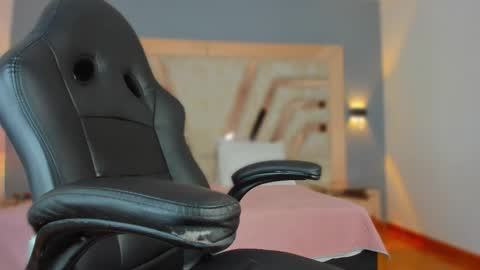 bellaboobs_ online show from December 5, 8:17 pm