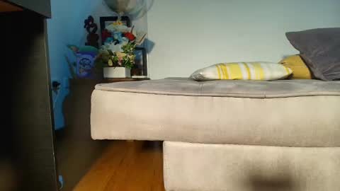 Snapshot of bellangel_ chatting on March 4, 1:23 am Camille online show from March 4, 1:23 am