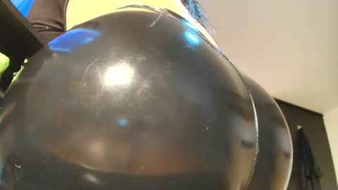 Snapshot of bellangel_ chatting on February 27, 1:41 am Camille online show from February 27, 1:41 am