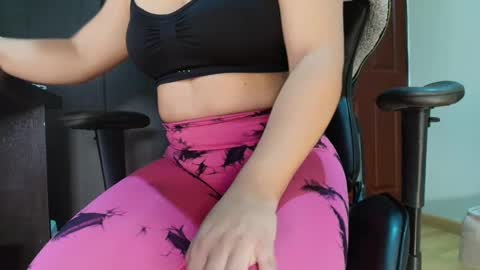 Snapshot of bellangel_ chatting on October 3, 12:20 am Camille online show from October 3, 12:20 am