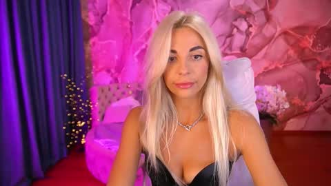 Snapshot of bellarayyy chatting on September 19, 8:12 pm Bella online show from September 19, 8:12 pm
