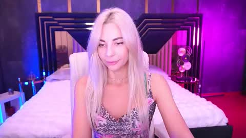 Bella online show from November 25, 9:13 pm