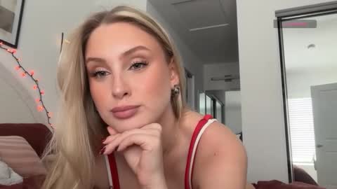 Snapshot of bellaryderr chatting on October 14, 9:51 pm Isabella Ryder online show from October 14, 9:51 pm