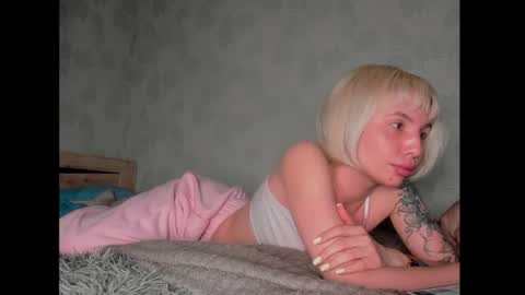 Bella Seen online show from April 11, 7:18 pm