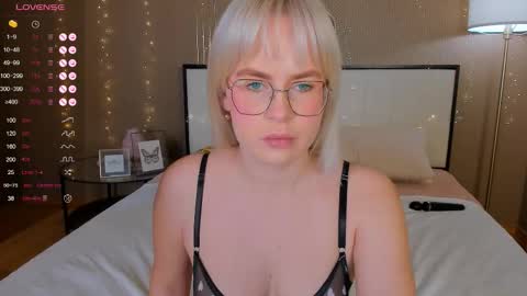 Bella online show from October 19, 2:16 am