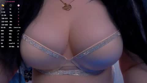 Snapshot of bellelovexx chatting on October 13, 11:01 am Hello I am kind friendly and cute girl online show from October 13, 11:01 am