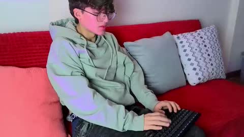 Neon online show from October 1, 11:31 am