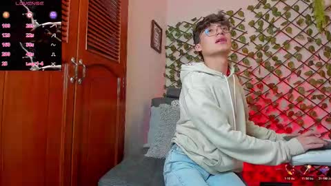 Neon online show from December 4, 1:00 pm