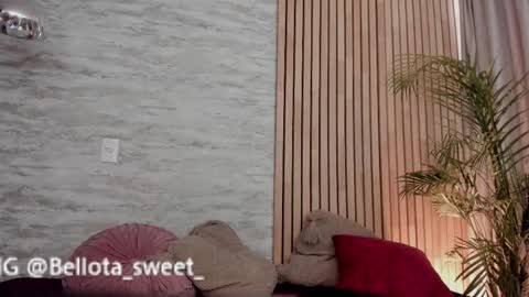 Snapshot of bellota_sweet chatting on March 2, 8:29 pm  Bella  online show from March 2, 8:29 pm