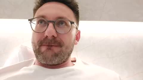 ben00189 online show from May 28, 8:40 pm