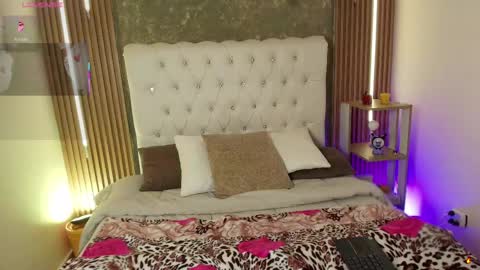 Tiffany and Bengie online show from March 16, 8:57 pm