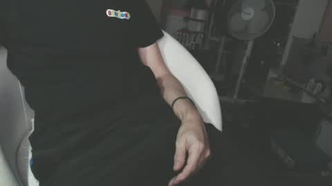 benijamin online show from December 9, 11:45 pm