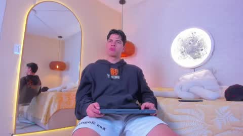BENJAMIN online show from June 4, 2:50 am